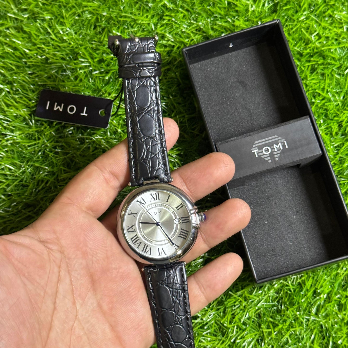 Tomi Elegant Round Watch | 3D Glass, White Dial & Black Strap (Copy)