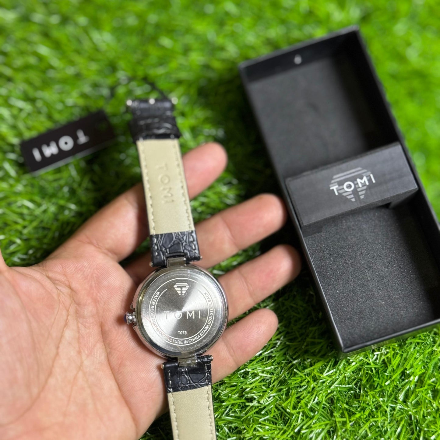 Tomi Elegant Round Watch | 3D Glass, White Dial & Black Strap (Copy)